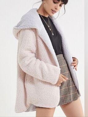 Urban Outfitters Reversible Teddy Jacket in Blush Pink & Light Gray
